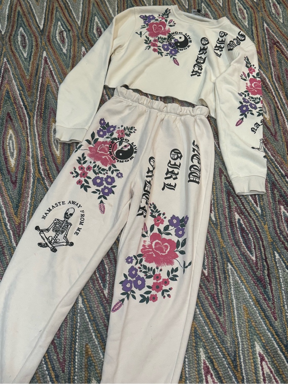 ☯️🌸 (SET OF 2!) Cream Floral Graphic Track Pants & Cropped Sweatshirt Set 🌸☯️ - Picture 4 of 9